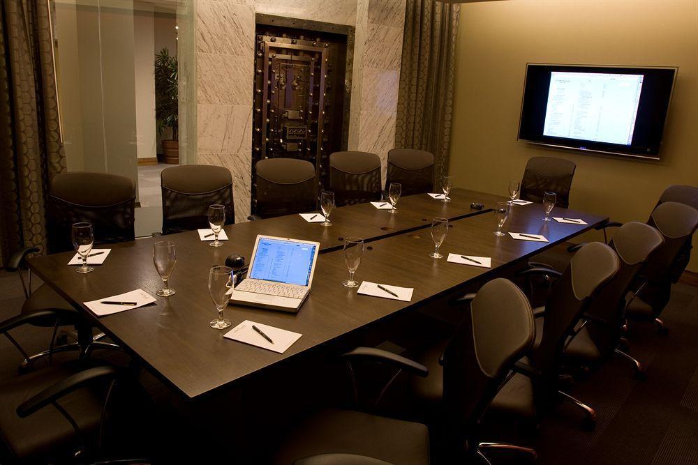 Brooklyn Center Hotel & Conference Center エクステリア 写真