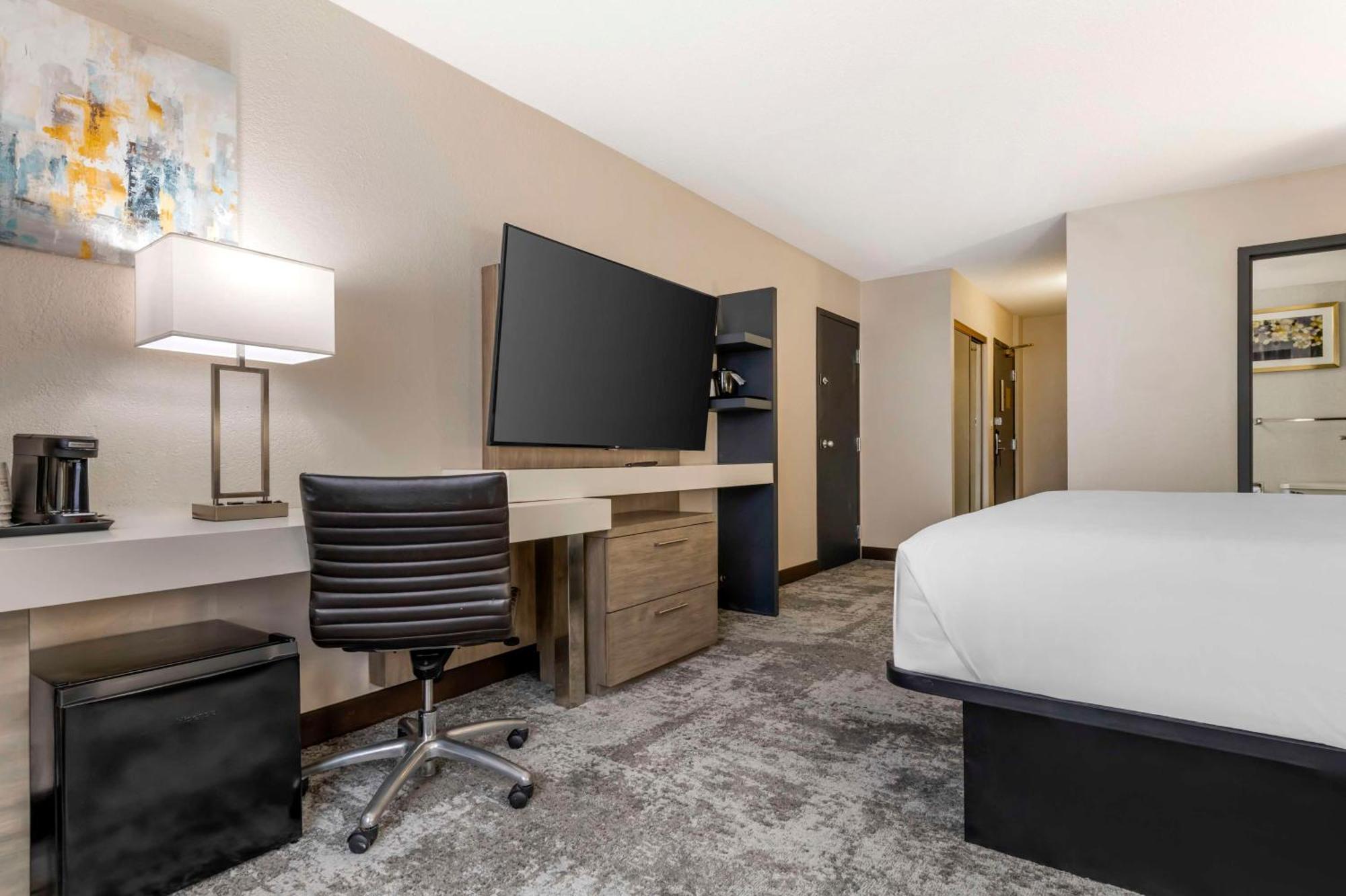 Brooklyn Center Hotel & Conference Center エクステリア 写真