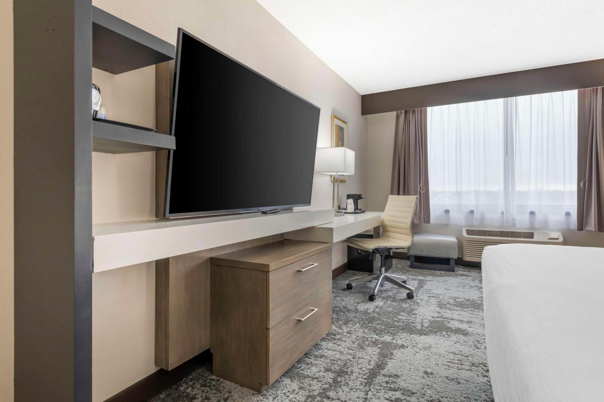 Brooklyn Center Hotel & Conference Center エクステリア 写真