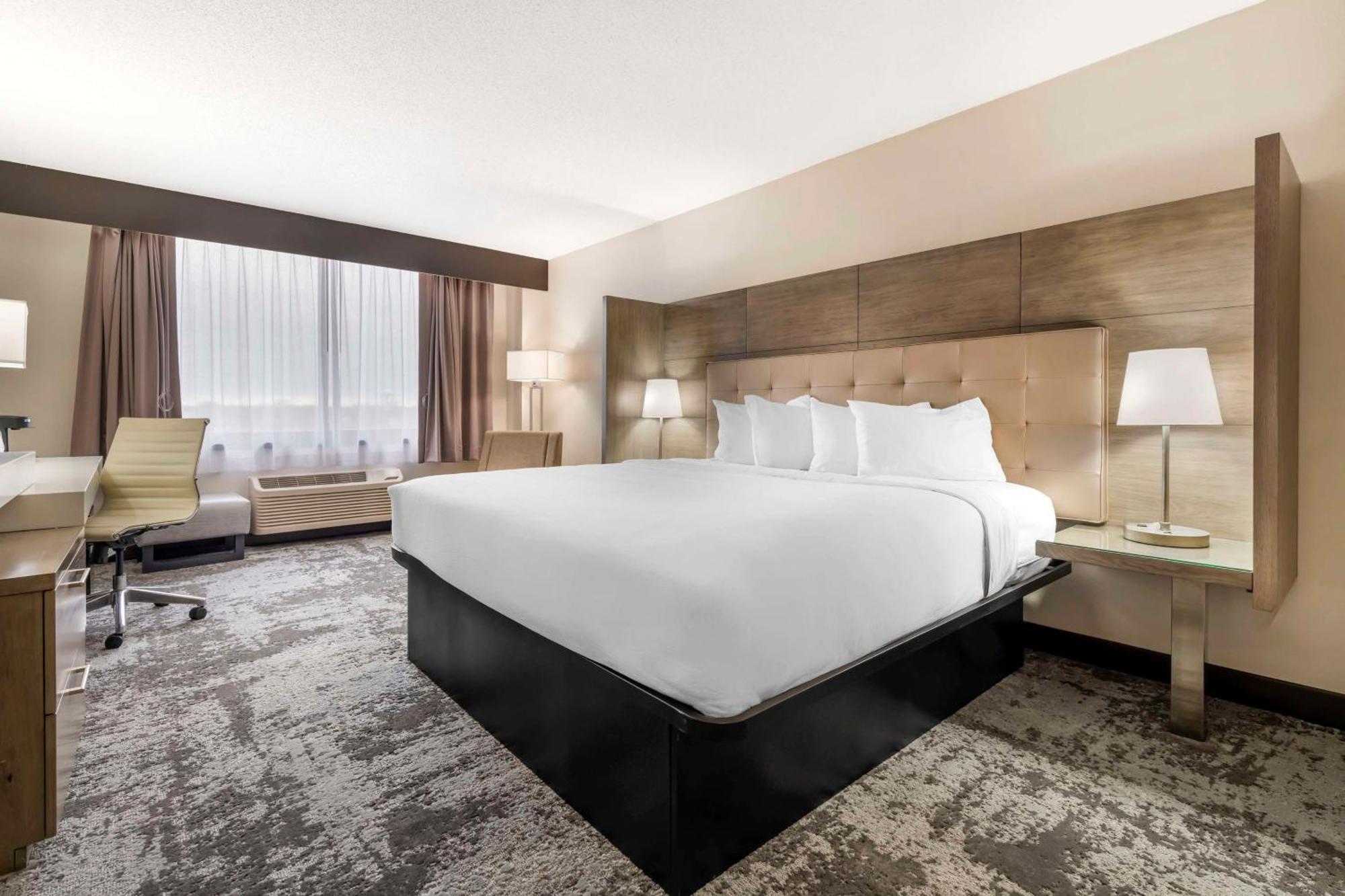 Brooklyn Center Hotel & Conference Center エクステリア 写真