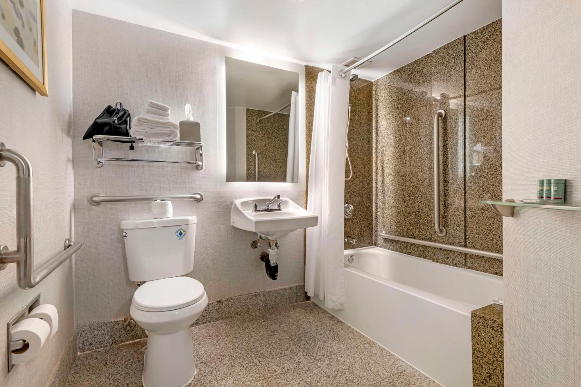 Brooklyn Center Hotel & Conference Center エクステリア 写真