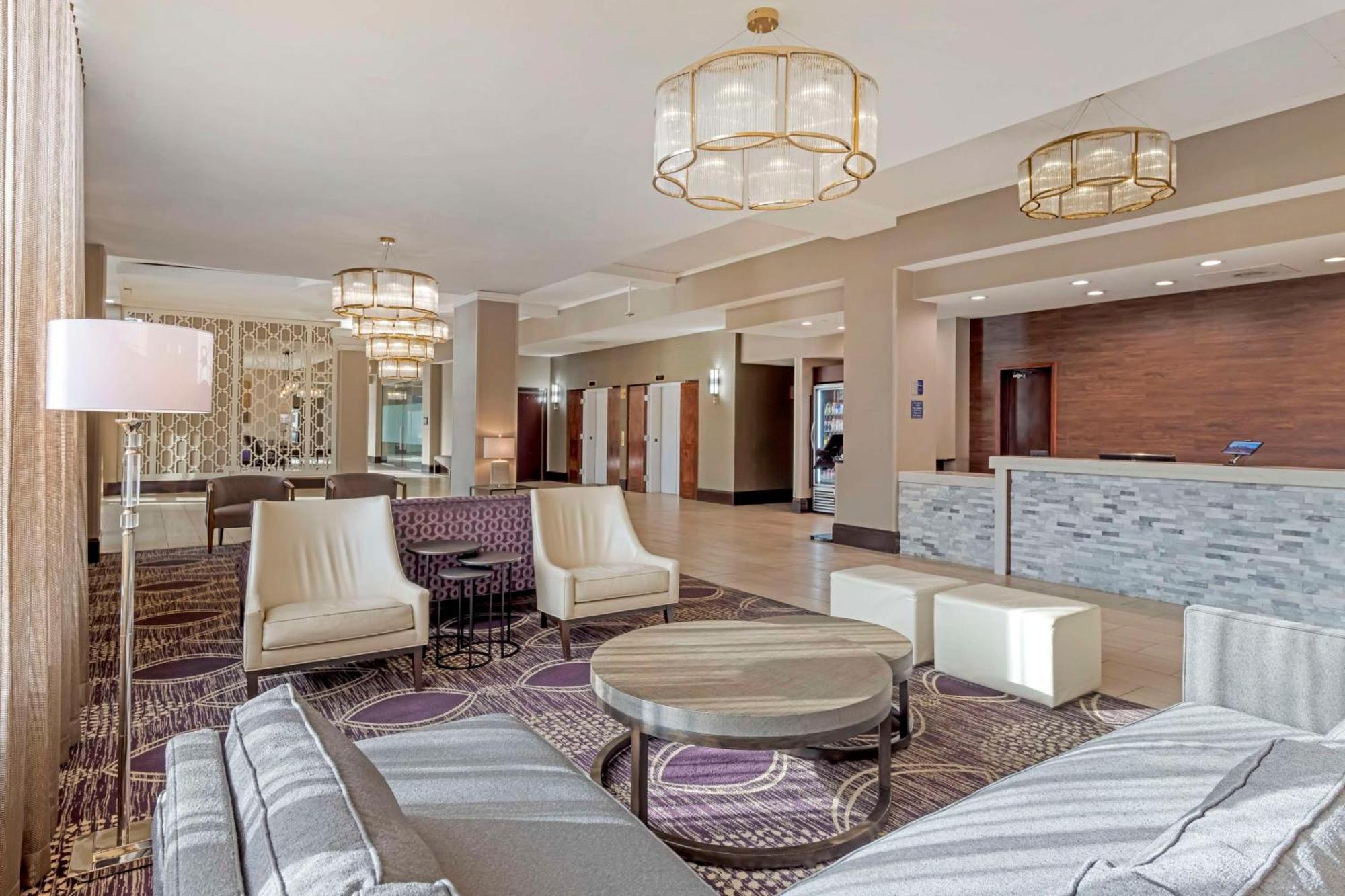 Brooklyn Center Hotel & Conference Center エクステリア 写真