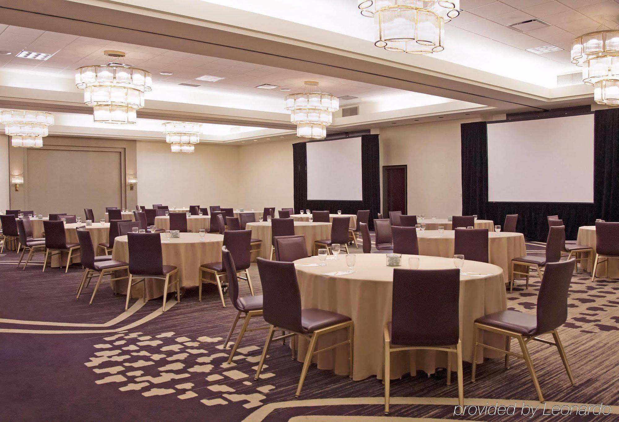 Brooklyn Center Hotel & Conference Center エクステリア 写真